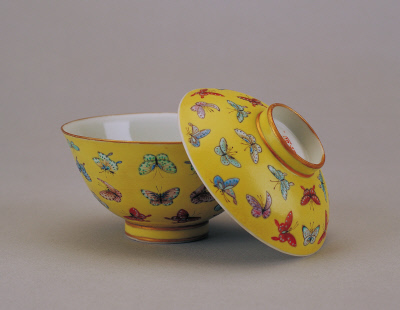 图片[2]-Yellow ground pastel bowl with butterfly pattern-China Archive